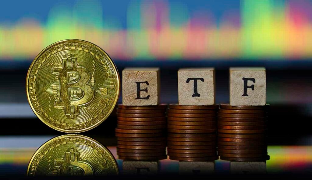 US Spot Bitcoin ETFs Open Q4 2024 With $300 Million Weekly Outflows